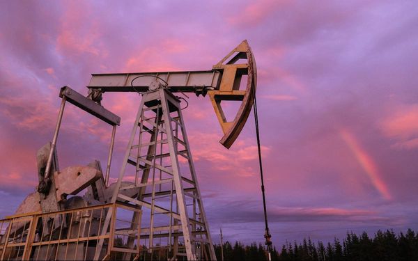 Цены на нефть резко выросли на 1% после публикации протоколов ФРС США Цены на нефть резко выросли на 1% после публикации протоколов ФРС США