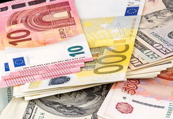 Валютный рынок в замешательстве, курс евро теряет импульс роста