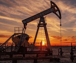 Курс нефти нестабилен из-за противоречивых внешних факторов Курс нефти нестабилен из-за противоречивых внешних факторов
