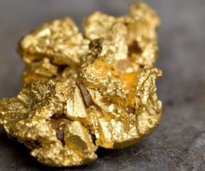 Курс золота на Лондонской бирже резко упал на 1.25%