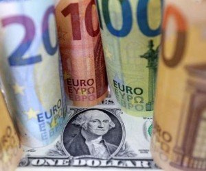 Курс евро восстанавливает позиции после неудачного закрытия в пятницу