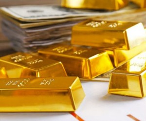 Курс золота остается под давлением растущего доллара