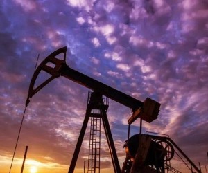Курс нефти резко взлетел поддерживаемый геополитическими рисками Курс нефти резко взлетел поддерживаемый геополитическими рисками