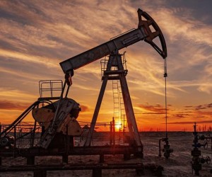 Курс нефти обвалился более чем на 2% несмотря на сокращение добычи