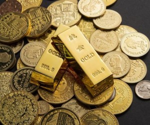 Курс золота корректируется после удачной недели укрепления