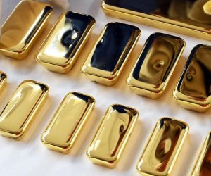 Курс золота на Лондонской бирже вырос почти на 1%