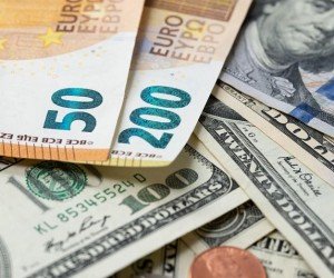 На валютном рынке царит неуверенность из-за противоречий в ФРС На валютном рынке царит неуверенность из-за противоречий в ФРС