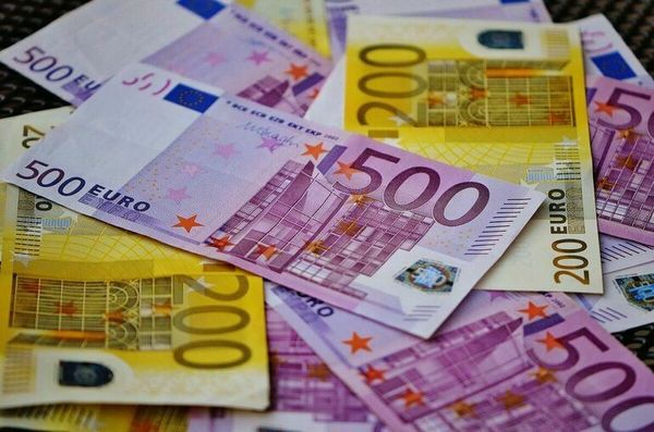 Курс евро: Инвесторы осторожны на фоне укрепления доллара США Курс евро: Инвесторы осторожны на фоне укрепления доллара США