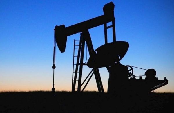 Курс нефти остается под давлением из-за риска снижения спроса в мире