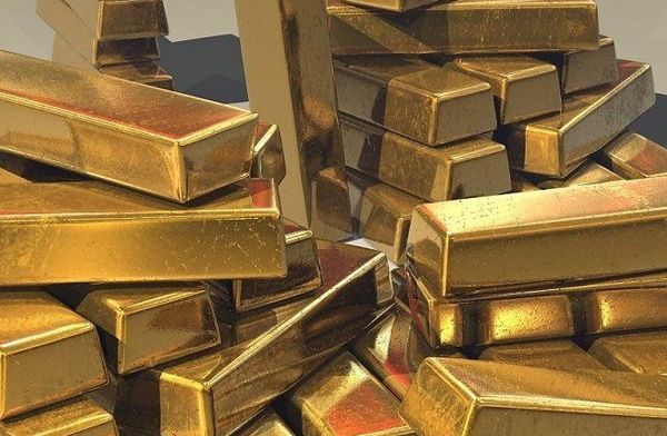 Курс золота продолжает борьбу с долларом