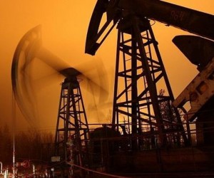 Курс нефти в попытках отыграть резкое падение Курс нефти в попытках отыграть резкое падение
