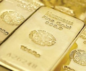 Курс золота начал новую неделю в позитиве несмотря на сильный доллар