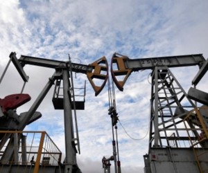 Курс нефти растет третий день подряд, рынки испугались атак хуситов Курс нефти растет третий день подряд, рынки испугались атак хуситов