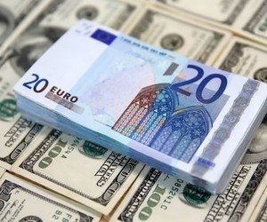 Курс евро снижается после нескольких дней уверенного роста