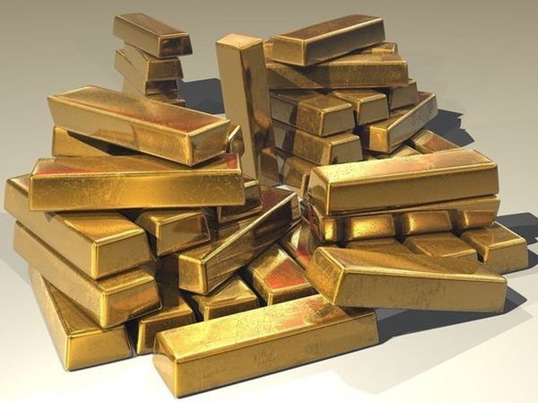 Курс золота продолжает удерживать текущие позиции и намерен идти выше