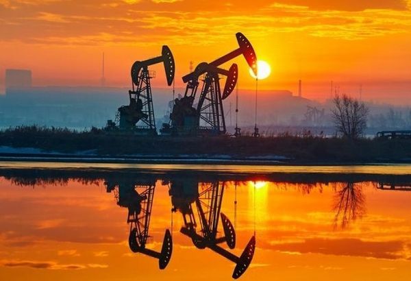 Курс нефти показывает рост более 2% пользуясь обострением ситуации на Ближнем Востоке Курс нефти показывает рост более 2% пользуясь обострением ситуации на Ближнем Востоке