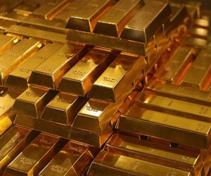 Курс золота устойчиво держит психологическую отметку $2000