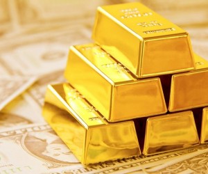 Курс золота прибавляет 1,6% отыгрывая потери предыдущих дней