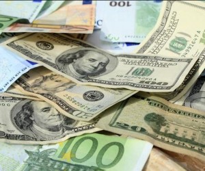 Курс евро завершает день падением под давлением растущего доллара Курс евро завершает день падением под давлением растущего доллара