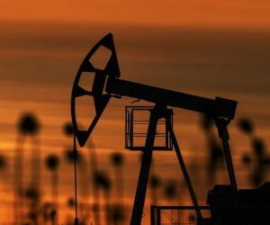 Курс нефти падает после роста к недельным максимумам накануне на 2% Курс нефти падает после роста к недельным максимумам накануне на 2%