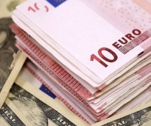 Валютный рынок: инвесторы покупают доллар опасаясь рисков Валютный рынок: инвесторы покупают доллар опасаясь рисков