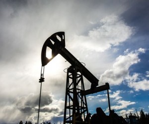 Курс нефти резко снизился под натиском сильного доллара Курс нефти резко снизился под натиском сильного доллара