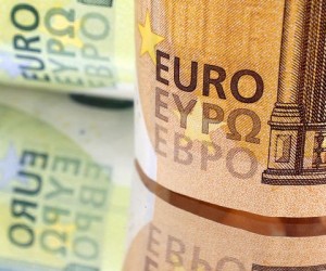 Курс доллара на валютном рынке укрепился оказывая давление на высокодоходные активы Курс доллара на валютном рынке укрепился оказывая давление на высокодоходные активы