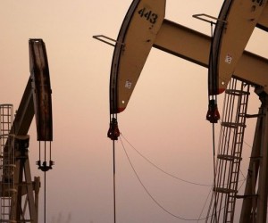 Курс нефти продолжит падение если доллар укрепится Курс нефти продолжит падение если доллар укрепится