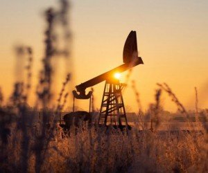 Курс нефти пытается нащупать поддержку после падения накауне Курс нефти пытается нащупать поддержку после падения накауне