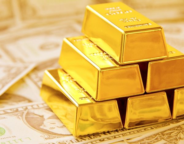 Курс золота прибавляет 1,6% отыгрывая потери предыдущих дней