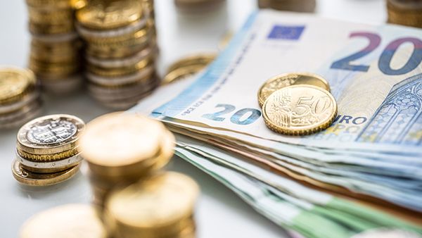 Курс евро остается сдержанным перед важной макроэкономической неделей