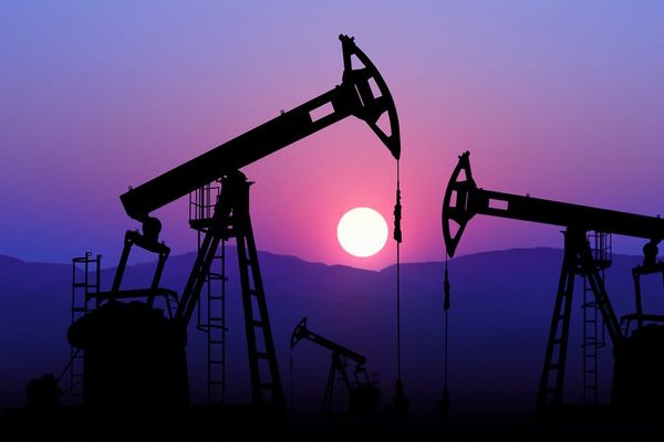 Курс нефти начал неделю значительным ростом Курс нефти начал неделю значительным ростом