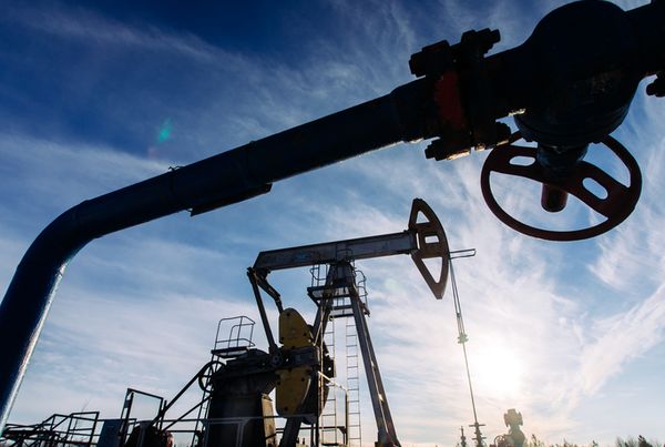 Курс нефти сдает позиции после достижения 11-месячного максимума