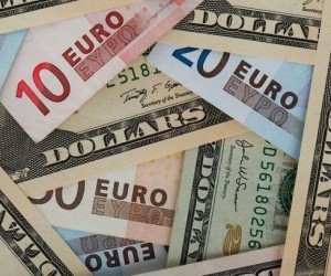 Валютный рынок попал под давление на фоне решения ФРС по ставкам Валютный рынок попал под давление на фоне решения ФРС по ставкам
