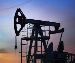 Курс нефти восстанавливается, инвесторы верят в слабый доллар 