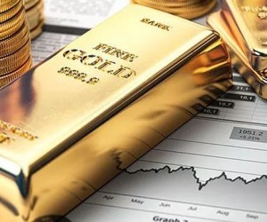 Курс золота начал день ростом несмотря на давление доллара