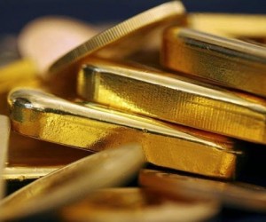 Курс золота под давлением, инвесторам не хватает позитива