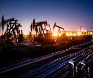 Курс нефти начал неделю распродажами в условиях слабой макростатистики