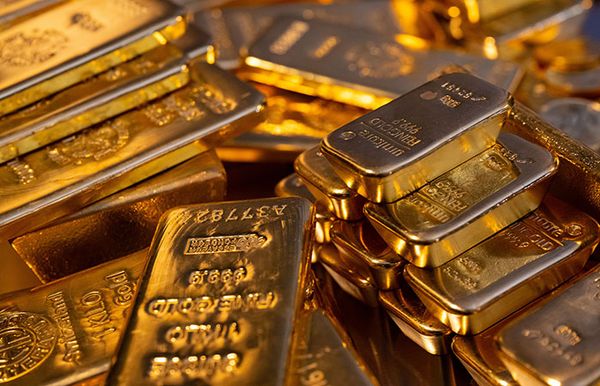 Курс золота остается устойчивым перед важным пакетом данных из США