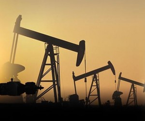 Цены на нефть выросли в четверг на фоне успешных атак украинских дронов на НПЗ в России 