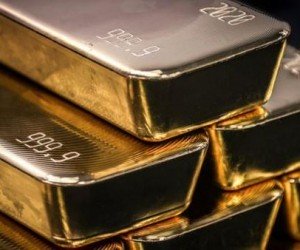 Курс золота вышел из почти годового диапазона и продолжает рост