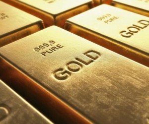 Золото завершает лучшую неделю в году прибавляя 3,5% за пять дней