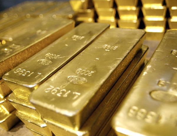 Курс золота устойчиво ползет вверх