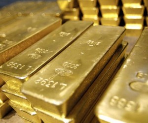 Курс золота устойчиво ползет вверх