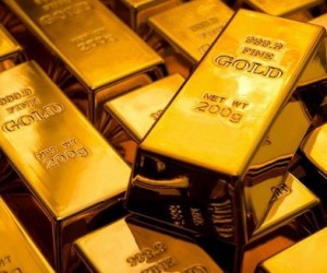 Золото продают, инвесторы пока не готовы к покупкам