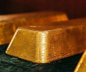 Курс золота возобновил рост, инвесторы активизируются