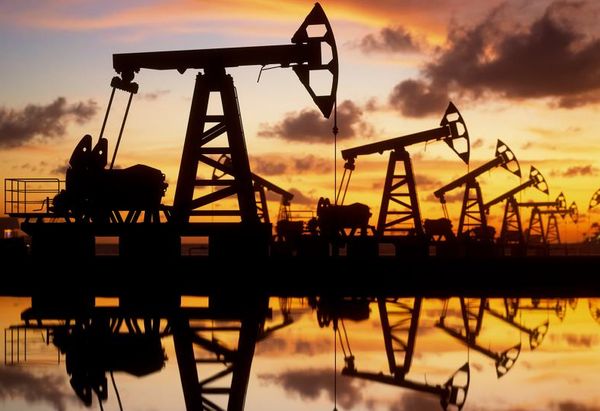 Курс нефти под давлением несмотря на позитивный отчет о запасах