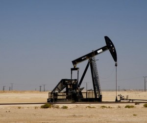 Курс нефти пытается удержать позиции под натиском продавцов Курс нефти пытается удержать позиции под натиском продавцов