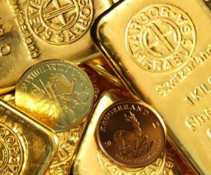 Золото рекордно выросло ожидая смягчения политики ФРС