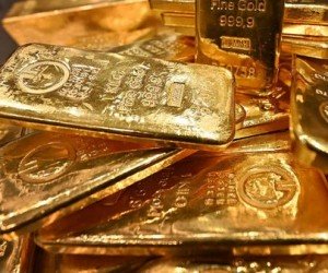 Цены на золото выросли и держатся вблизи двухнедельного пика